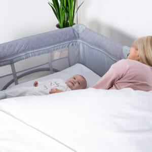 Dreamer bedside crib8