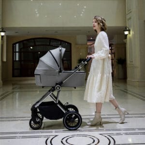 Chia Travel System Pecan With Base Pearl Grey 3