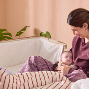 Tutti bambini cozee bedside crib scandinavian walnut ecru (2)