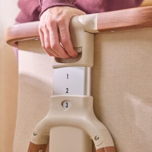 Tutti bambini cozee bedside crib scandinavian walnut ecru (5)