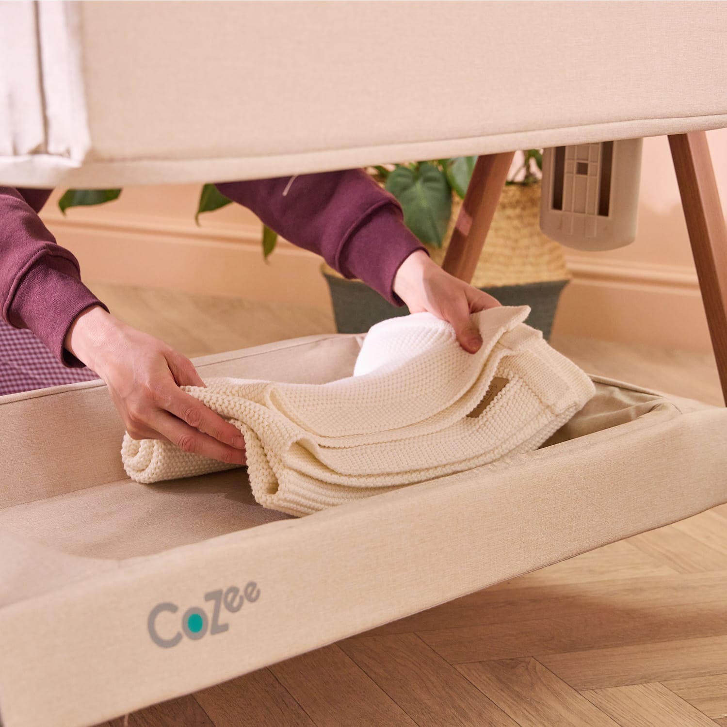 Tutti bambini cozee bedside crib scandinavian walnut ecru (7)