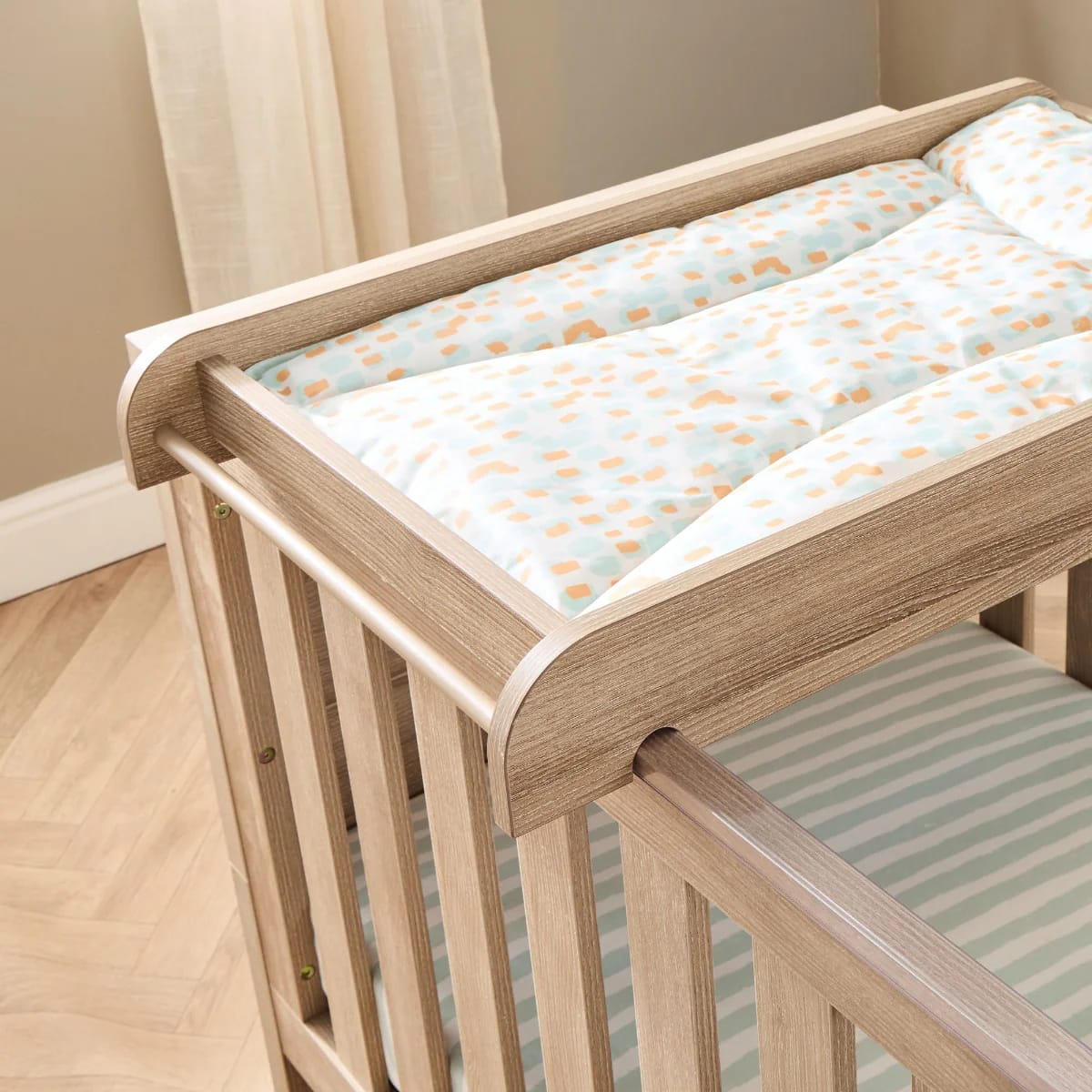 Tutti Bambini Universal Cot Top Changer Oak1