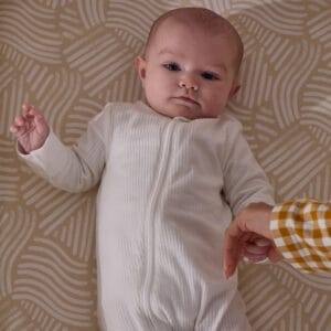 Tutti Bambini CoZee Sense Bedside Crib Soft Walnut Cocoa (7)