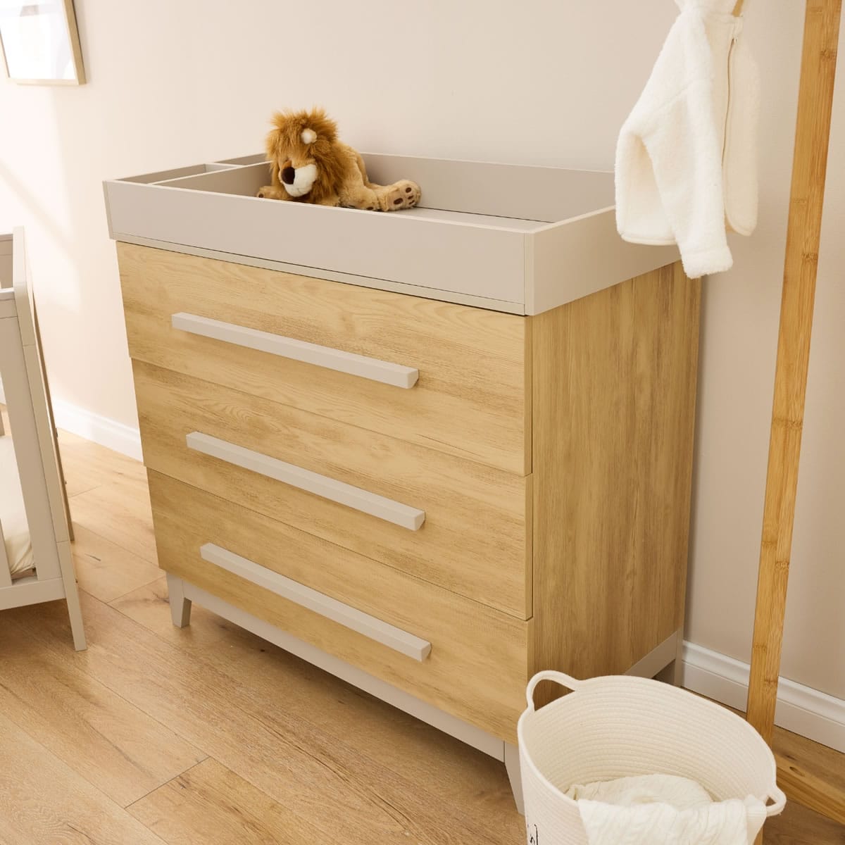 Tutti Bambini Hallee Chest Changer Golden Oak Mushroom (2)