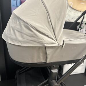 Resized BDB4AAE4 D5BC 4F34 9A40 01CFAF41EEC4