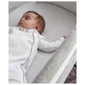 M and P Lua Bedside Crib with Sheet & Mattress Protector Bundle Grey White (2)