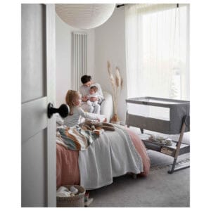 M and P Lua Bedside Crib with Sheet & Mattress Protector Bundle Grey White (4)