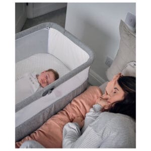 M and P Lua Bedside Crib with Sheet & Mattress Protector Bundle Grey White (6)